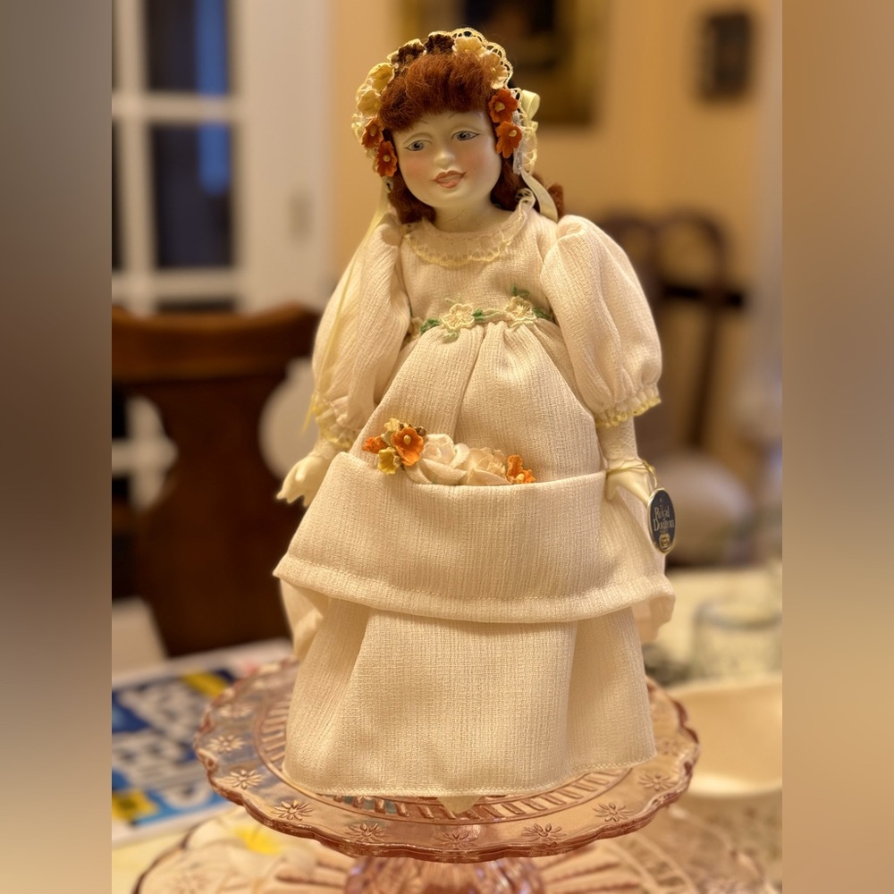 Porcelain collectors doll by Royal Doulton 
New condition.  Friday’s girl.